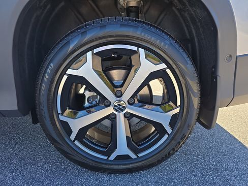 New 2025 Volkswagen Tiguan SE image 31