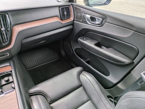 Certified 2024 Volvo XC60 B5 Ultimate w/ Protection Package Premier image 17