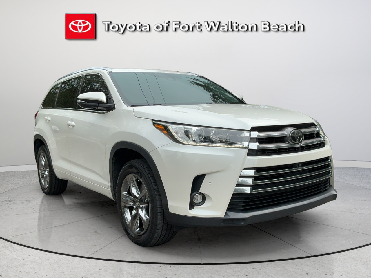 Used 2019 Toyota Highlander Limited Platinum FWD image 2