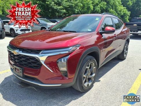 Used 2024 Chevrolet Trax LT w/ Driver Confidence Package FWD image 1