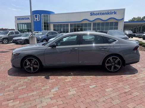 Used 2025 Honda Accord Sport image 33