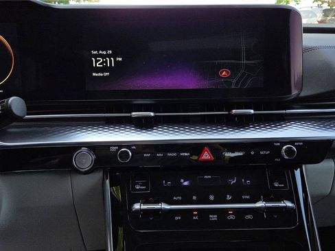 Certified 2024 Kia Carnival SX Prestige FWD image 22