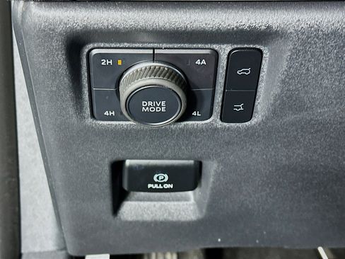 Used 2025 Ford Expedition Max Active image 17