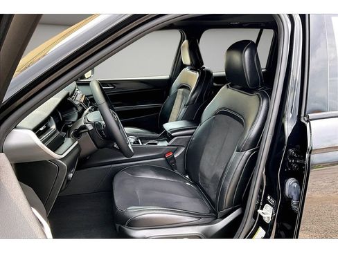 Certified 2023 Jeep Grand Cherokee Altitude AWD/4WD image 34