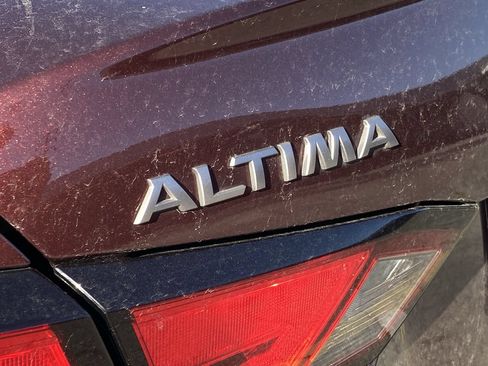 Certified 2025 Nissan Altima 2.5 SV FWD image 5