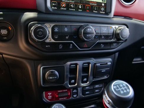 Used 2021 Jeep Wrangler Rubicon AWD/4WD image 24