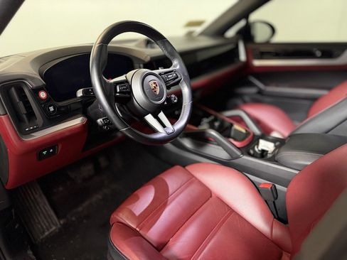 Used 2024 Porsche Cayenne Coupe image 15