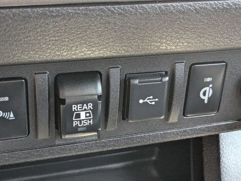 Used 2020 Toyota Tacoma TRD Off-Road w/ TRD Premium Off Road Package AWD/4WD image 21