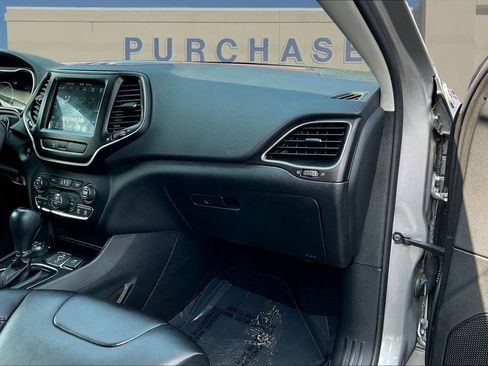 Used 2019 Jeep Cherokee Trailhawk w/ Cold Weather Group AWD/4WD image 28