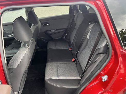 Certified 2022 Nissan Rogue SV FWD image 14