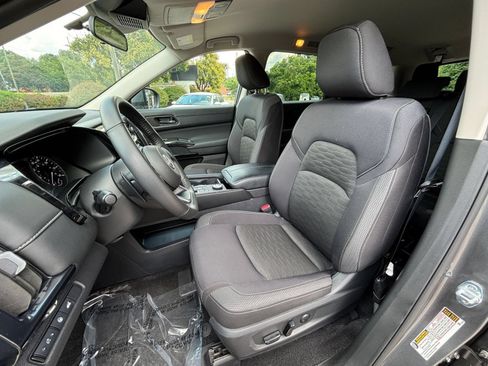 Used 2025 Nissan Pathfinder SV AWD/4WD image 29