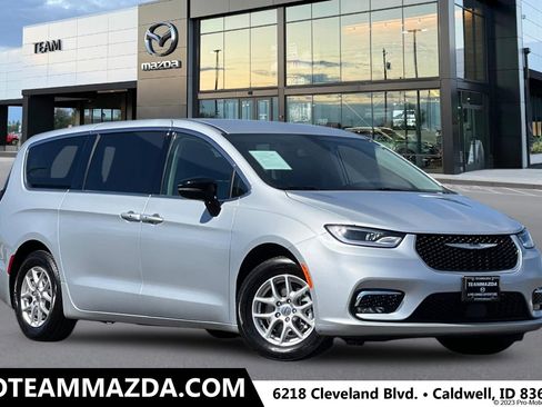 Used 2024 Chrysler Pacifica Touring-L FWD image 1