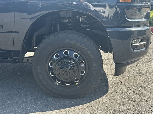 New 2026 RAM 3500 Laramie AWD/4WD image 13