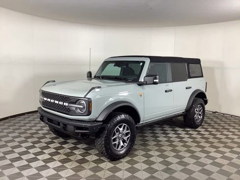 Used 2022 Ford Bronco Badlands image 5