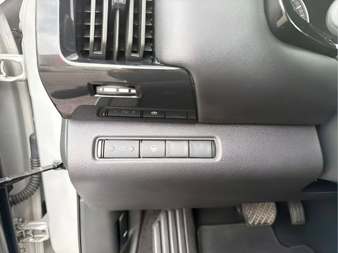Used 2024 Nissan Pathfinder SV FWD image 33