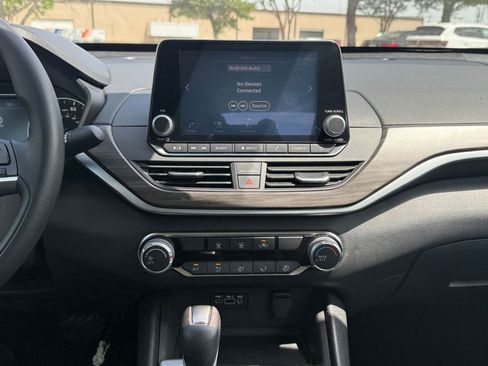 Used 2025 Nissan Altima 2.5 SV FWD image 17