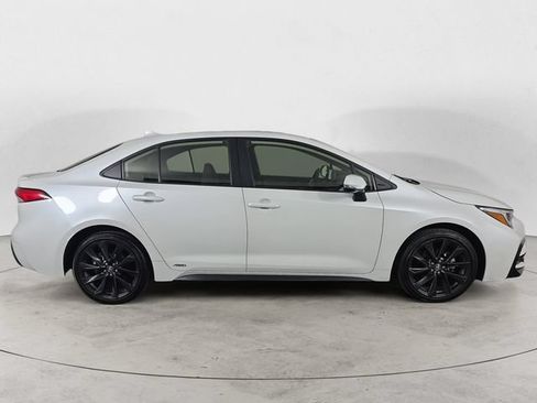 Used 2024 Toyota Corolla SE w/ SE Package AWD/4WD image 4