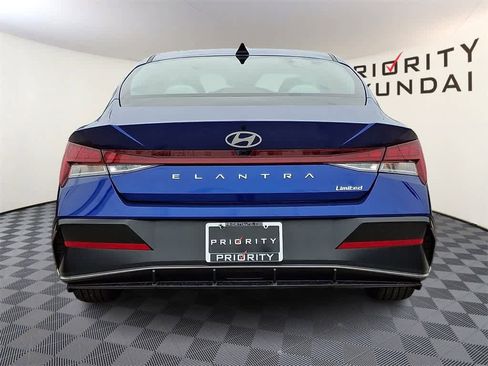 Used 2025 Hyundai Elantra Limited image 5
