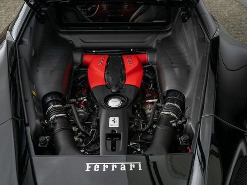 Used 2021 Ferrari F8 Tributo image 39