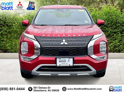 Used 2023 Mitsubishi Outlander SE image 3