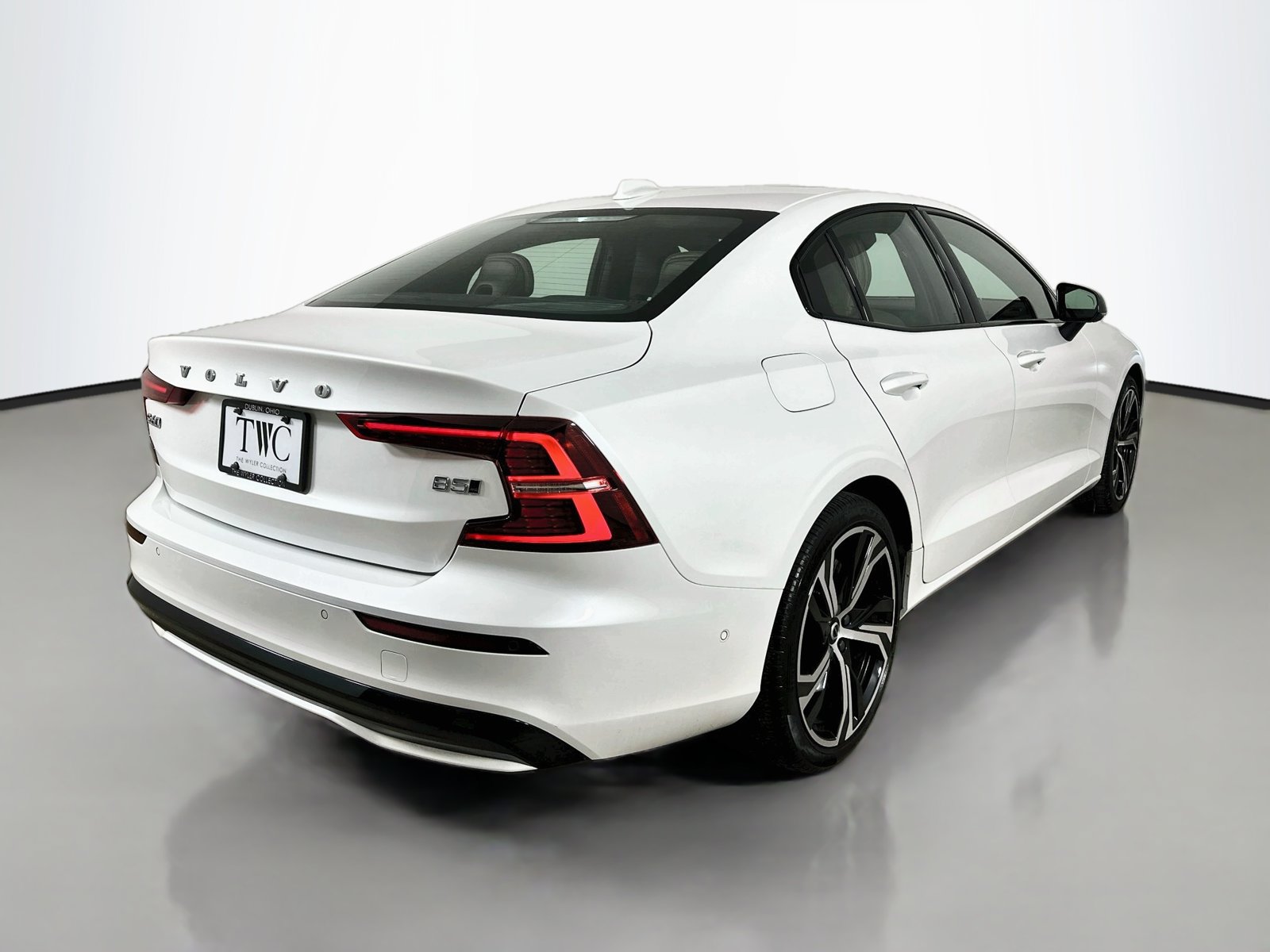 Certified 2024 Volvo S60 B5 Ultimate AWD/4WD image 5