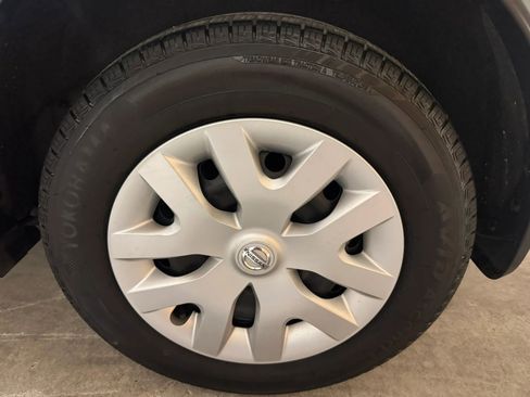 Used 2020 Nissan Rogue Sport S image 17