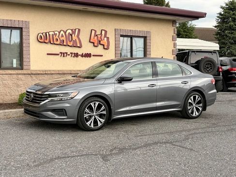 Used 2020 Volkswagen Passat 2.0T SEL FWD image 3