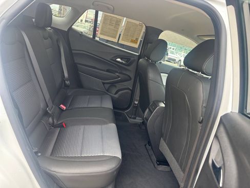 Used 2025 Chevrolet Trax LT FWD image 24