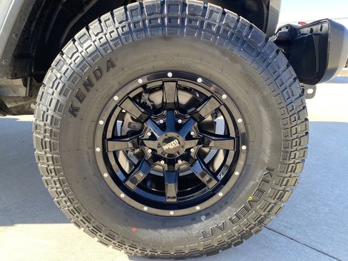 Used 2020 Jeep Gladiator Rubicon image 11