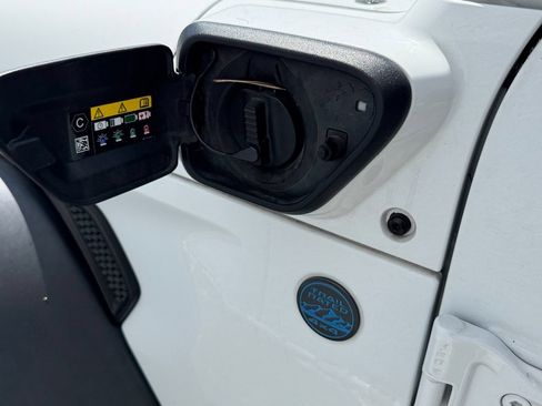 Used 2023 Jeep Wrangler Unlimited AWD/4WD image 24