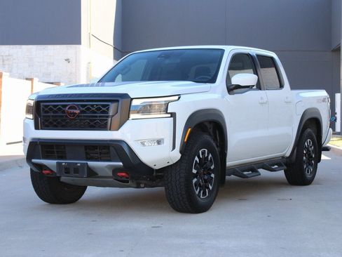 Used 2022 Nissan Frontier PRO-4X image 2