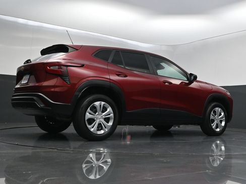 Used 2024 Chevrolet Trax LS w/ Driver Confidence Package FWD image 34