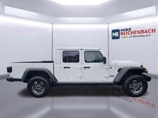Used 2025 Jeep Gladiator Mojave w/ Technology Group AWD/4WD video 3