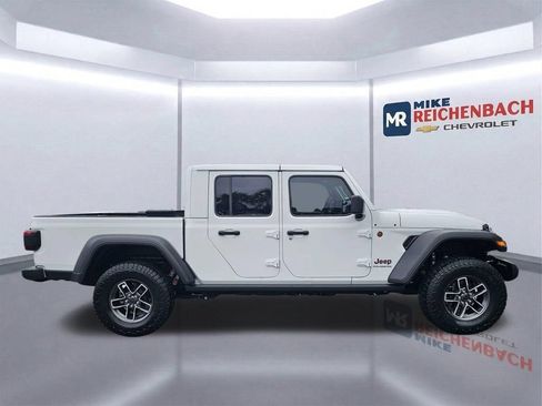Used 2025 Jeep Gladiator Mojave w/ Technology Group AWD/4WD image 3