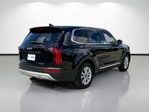 Used 2022 Kia Telluride LX FWD image 3