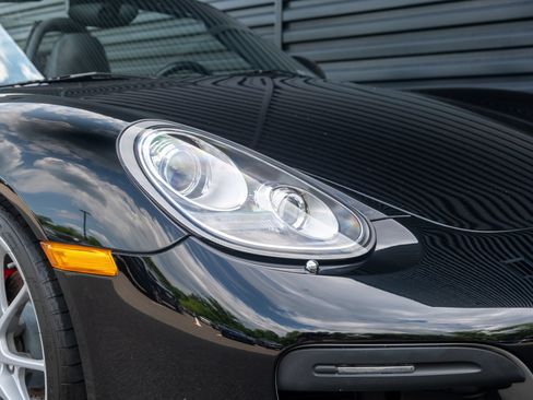 Used 2011 Porsche Boxster Spyder RWD image 16