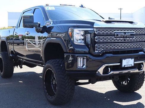 Used 2020 GMC Sierra 2500 Denali w/ Denali Ultimate Package AWD/4WD image 8