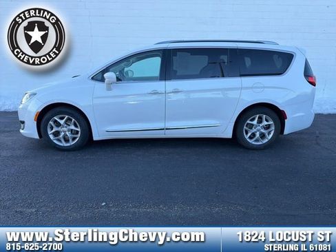 Used 2019 Chrysler Pacifica Touring-L Plus w/ Advanced Safetytec Group image 2