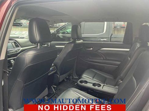 Used 2019 Toyota Highlander XLE AWD/4WD image 3