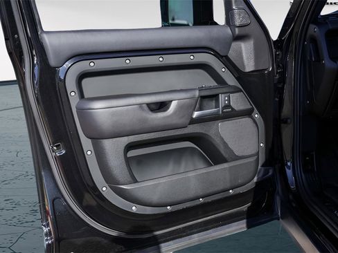 Used 2023 Land Rover Defender 110 V8 image 26