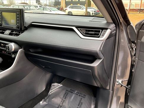 Used 2021 Toyota RAV4 XLE image 20