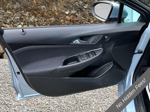 Used 2018 Chevrolet Cruze LS FWD image 17