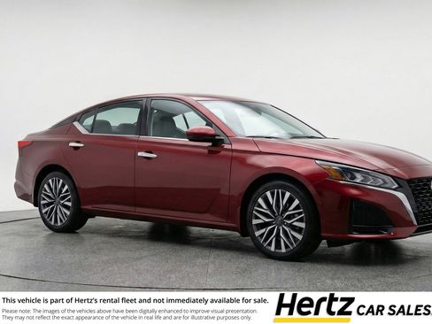 Used 2025 Nissan Altima 2.5 SV FWD image 1