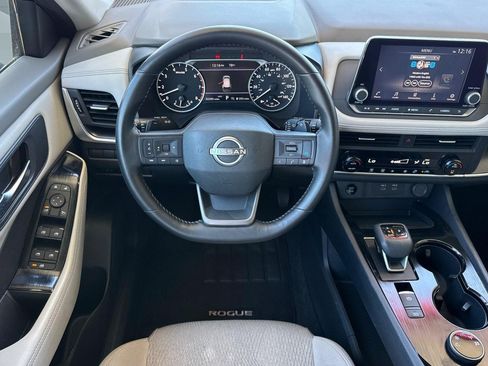 Used 2025 Nissan Rogue SV AWD/4WD image 31