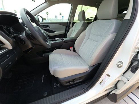 Used 2023 Nissan Rogue SV FWD image 13