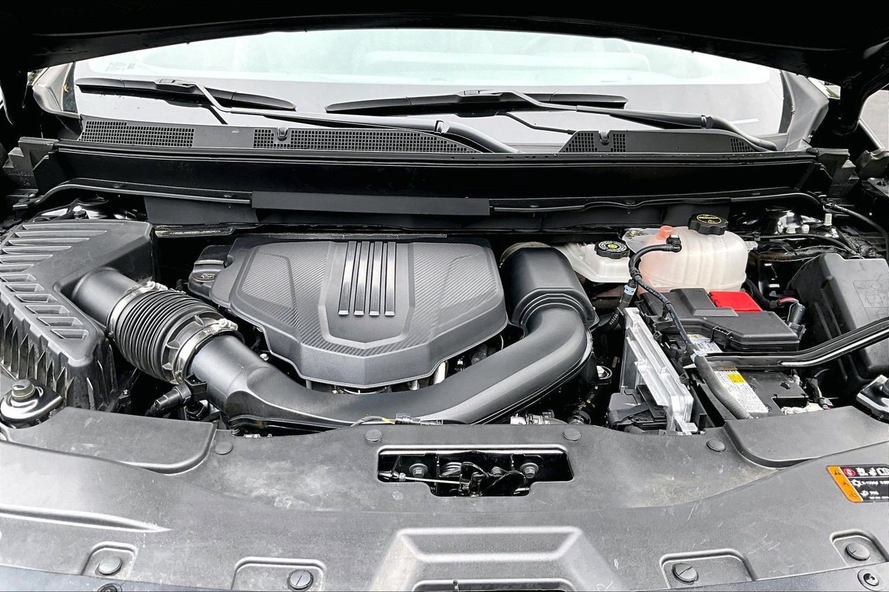 Used 2025 Chevrolet Traverse LT AWD/4WD image 37