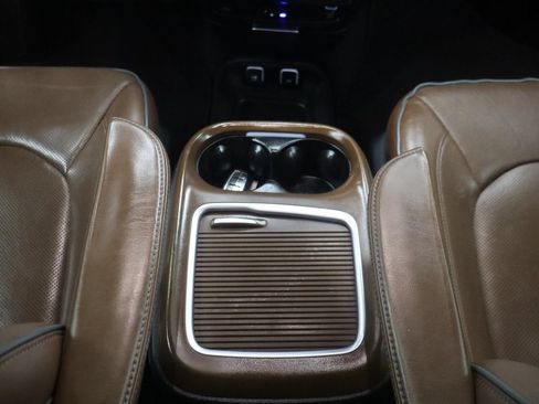 Used 2019 Chrysler Pacifica Limited w/ Tire & Wheel Group FWD image 35