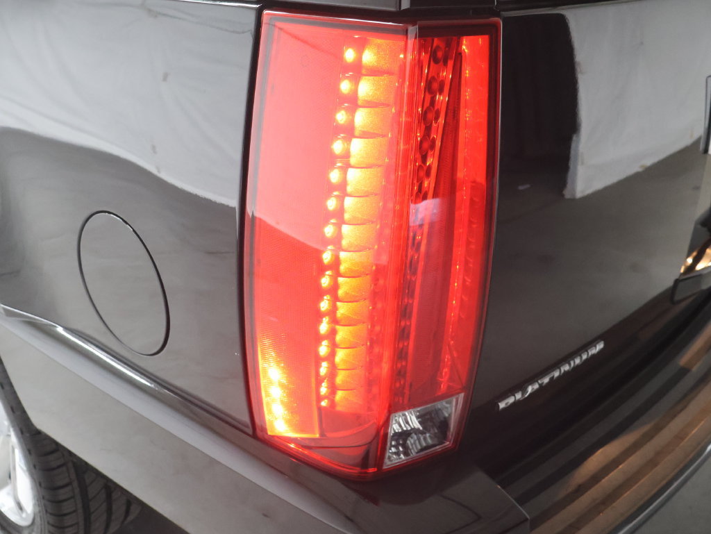 Used 2013 Cadillac Escalade ESV Platinum RWD image 31