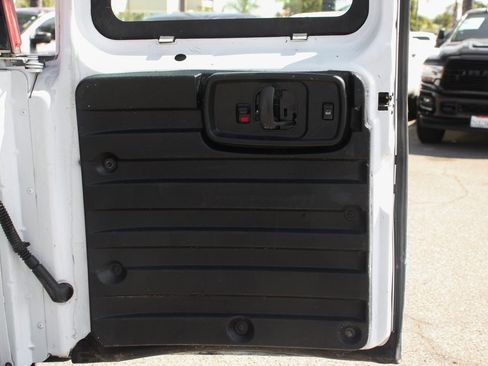 Used 2017 Chevrolet Express 2500 Extended image 9