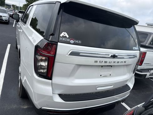 Used 2023 Chevrolet Suburban High Country RWD image 9